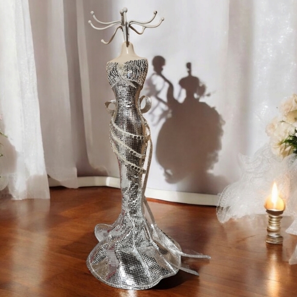 Vintage Sexy Jewelry Displays Bundle of Two - Picture 4 of 7